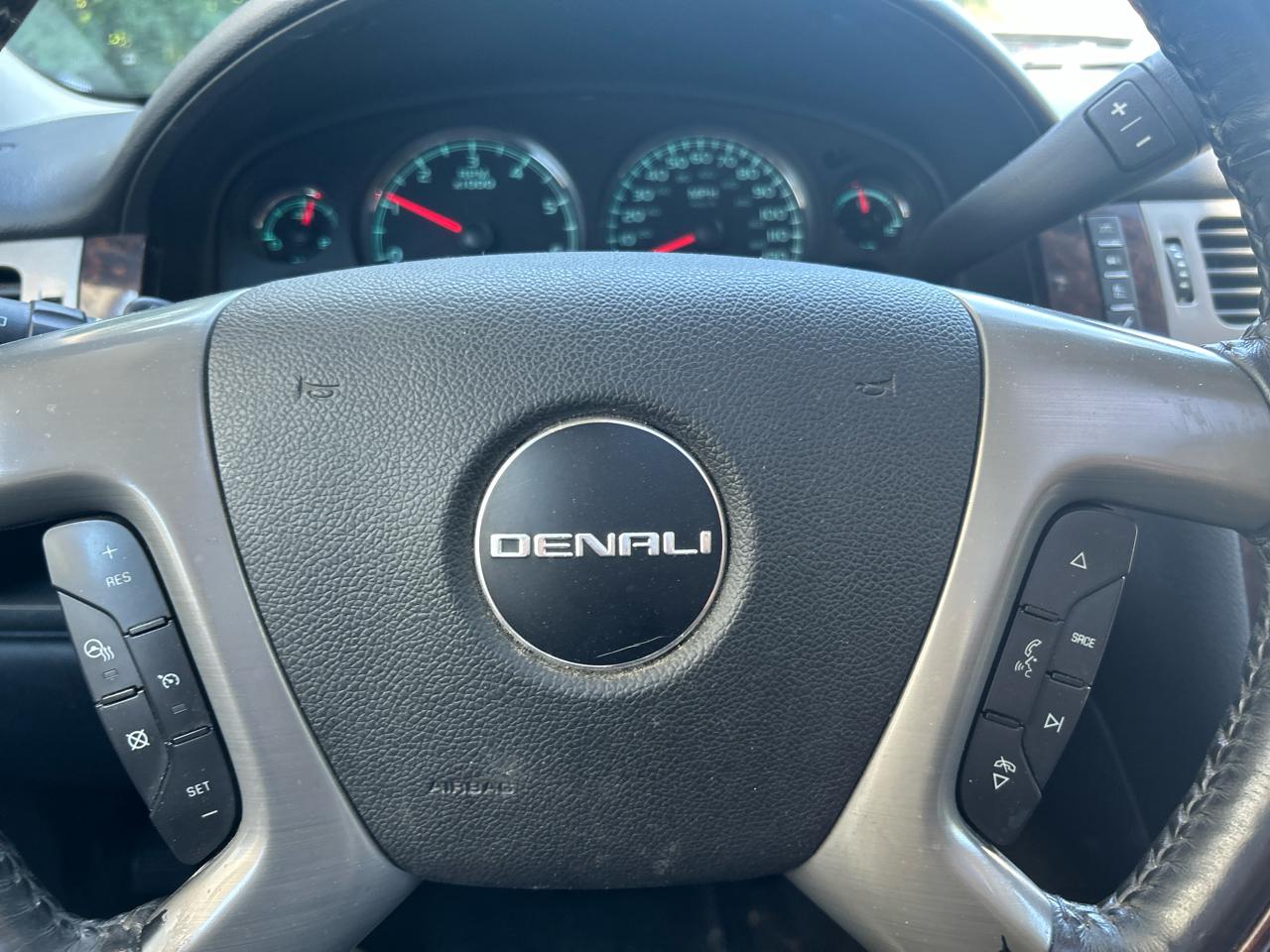 GMC Yukon Denali XL 4WD 2012