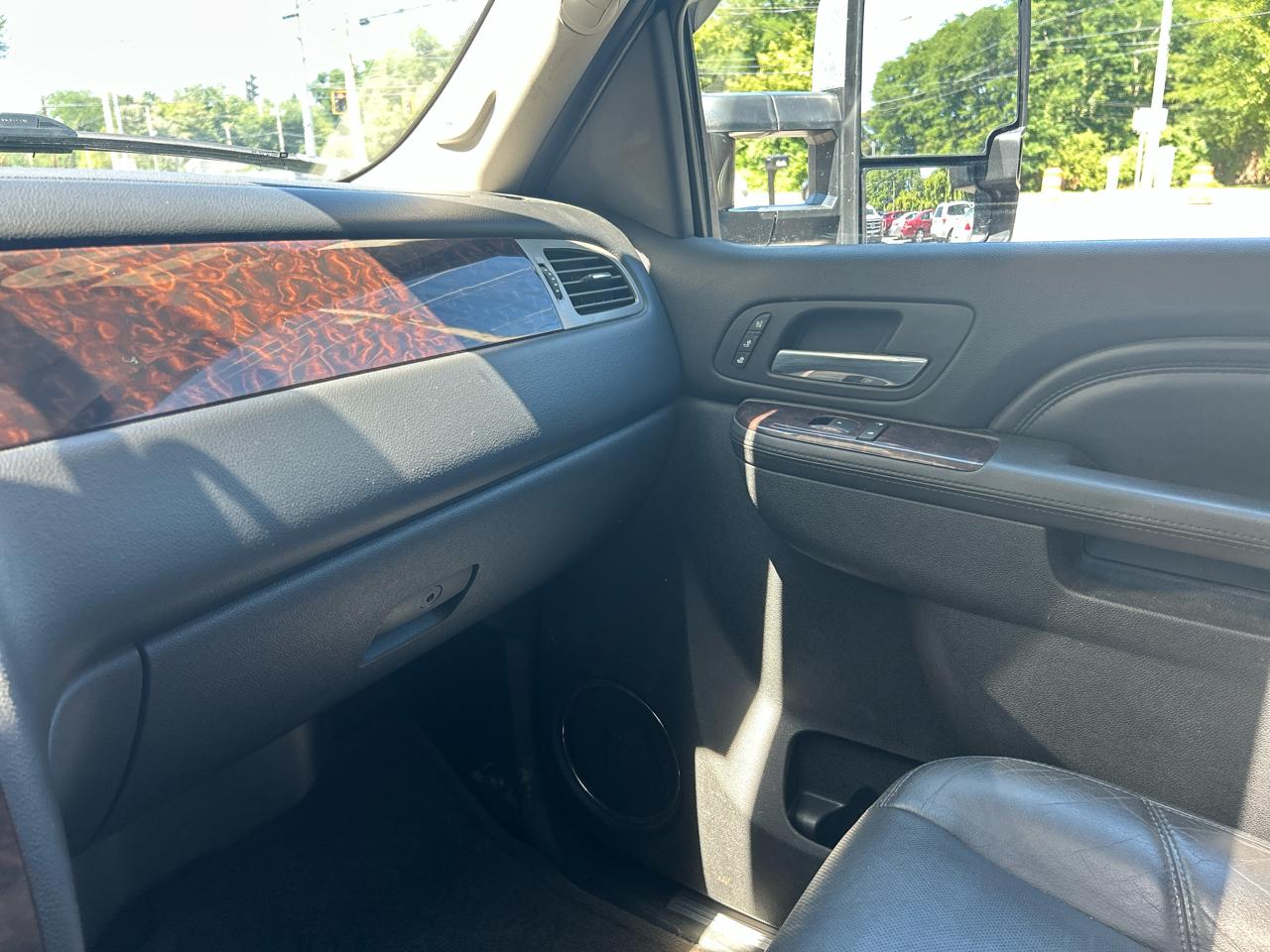 GMC Yukon Denali XL 4WD 2012