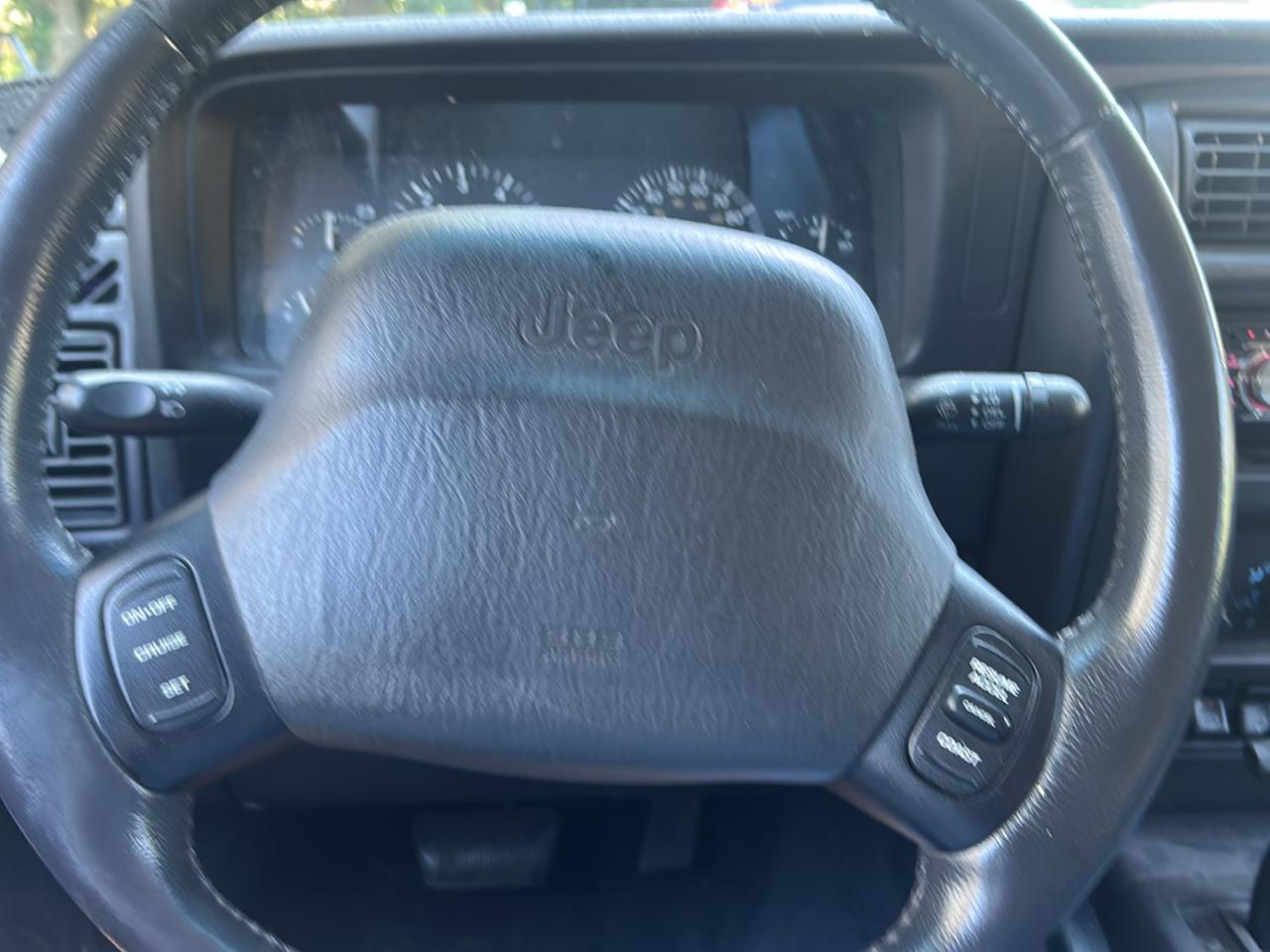 Jeep Cherokee Sport 4-Door 4WD 1999