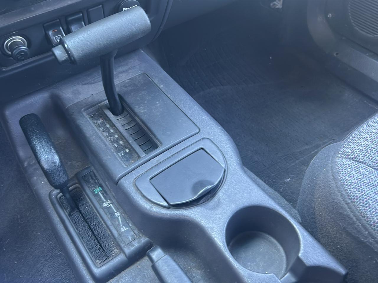 Jeep Cherokee Sport 4-Door 4WD 1999