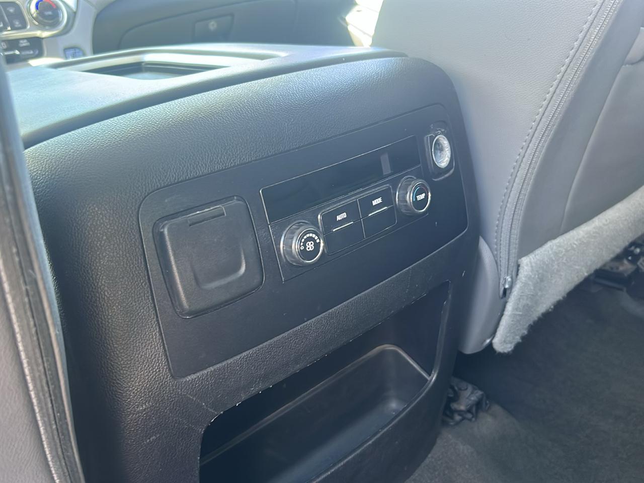 Chevrolet Suburban LT 4WD 2016