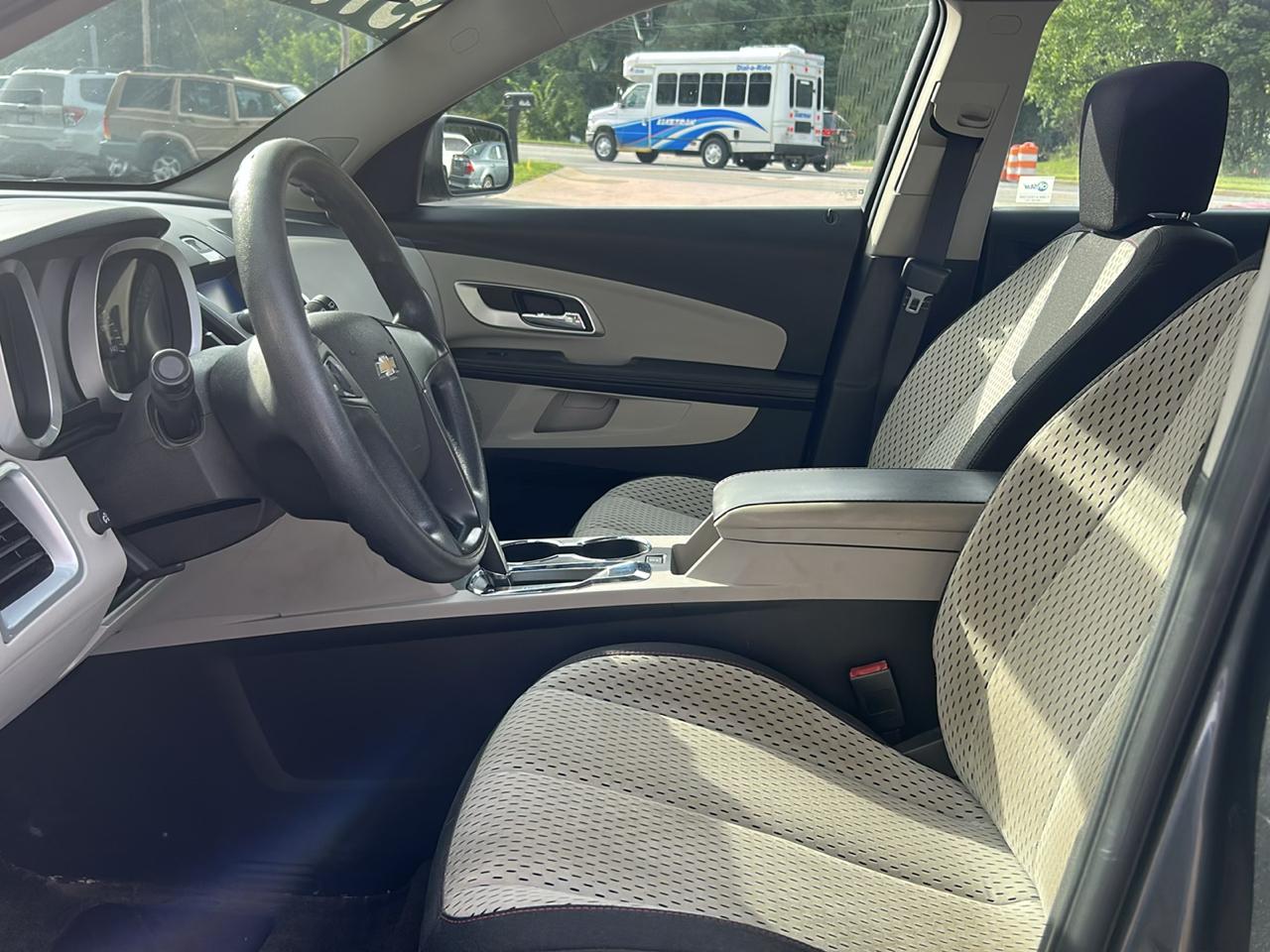 Chevrolet Equinox LS 2WD 2011