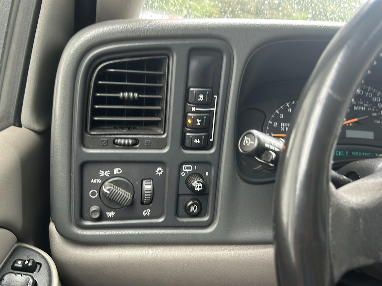 Chevrolet Tahoe 4WD 2004