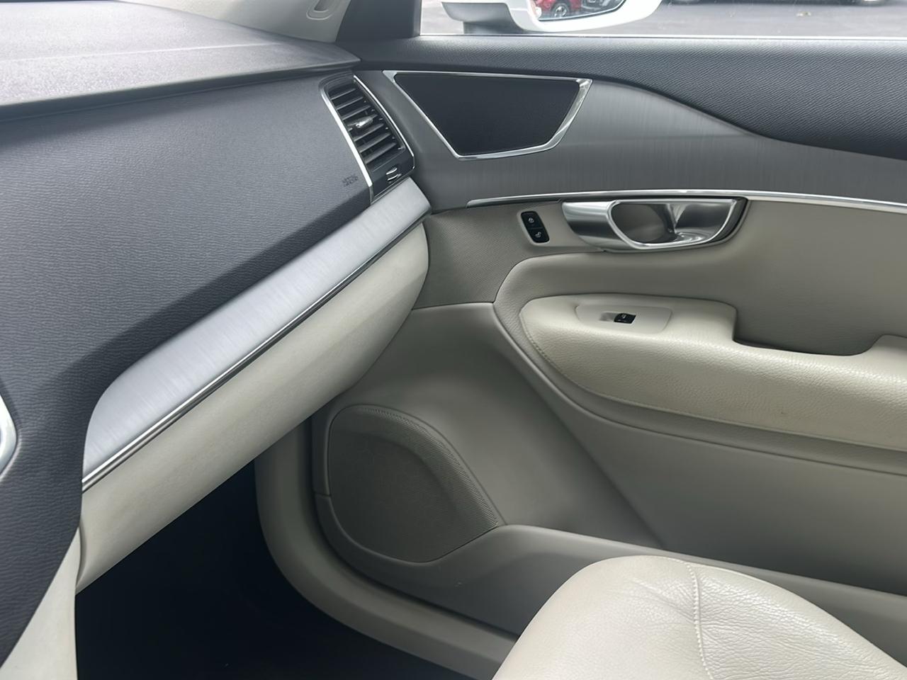 Volvo XC90 T5 Momentum 2022