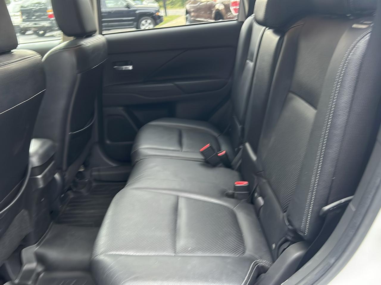 Mitsubishi Outlander SEL AWD 2017