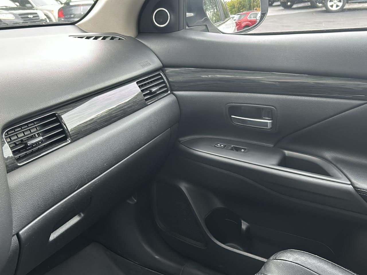 Mitsubishi Outlander SEL AWD 2017