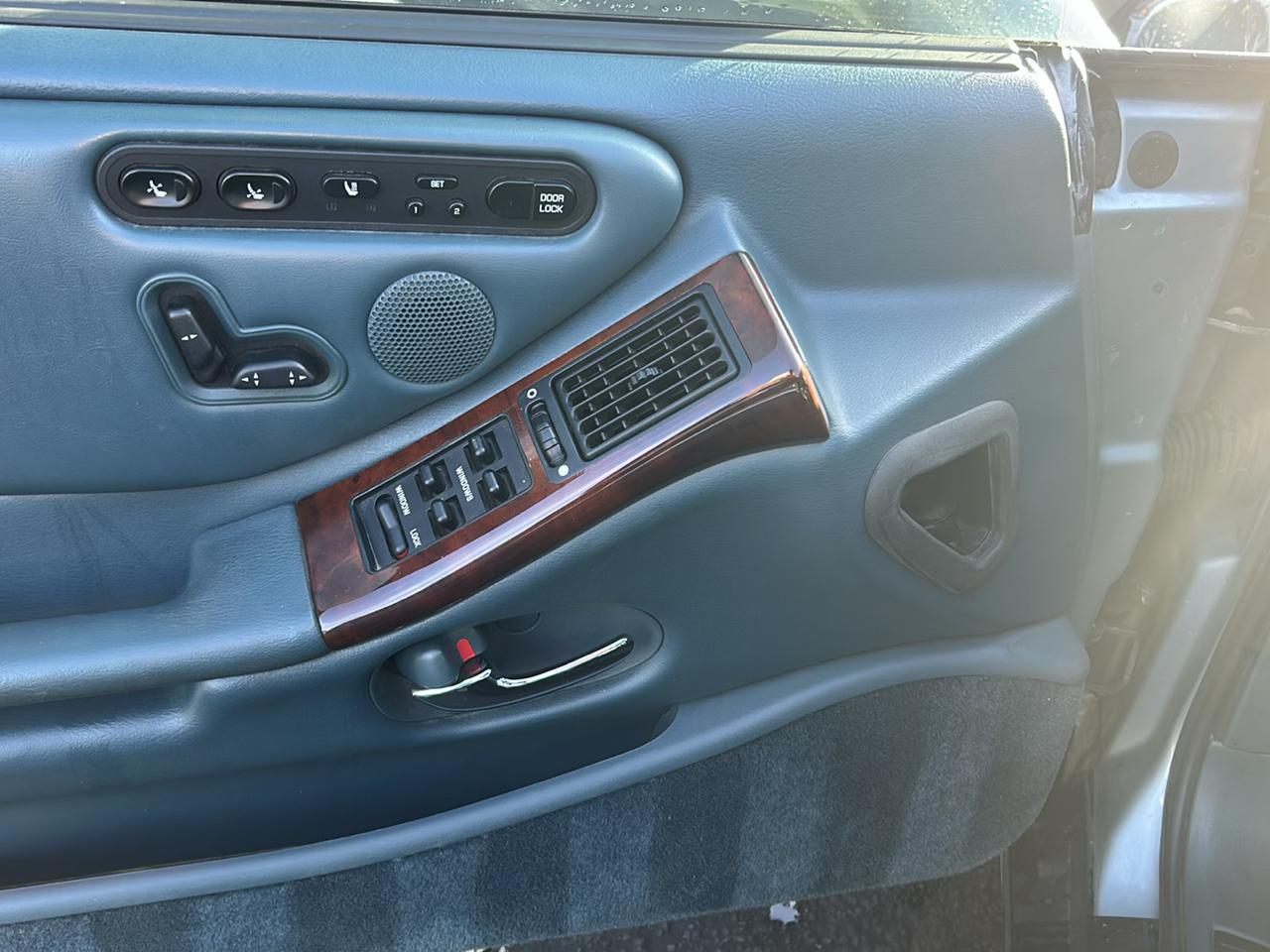 Oldsmobile Aurora Base 1996
