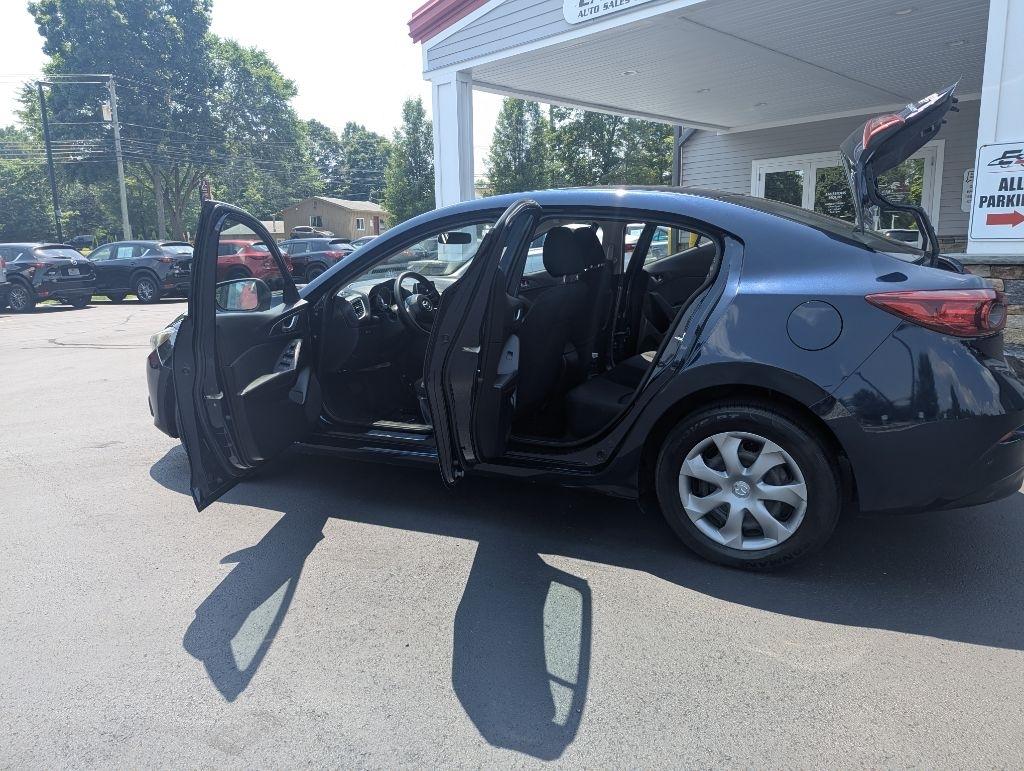 Mazda MAZDA3 i SV AT 4-Door 2015