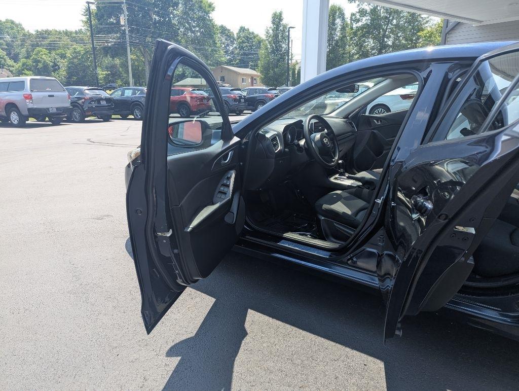 Mazda MAZDA3 i SV AT 4-Door 2015
