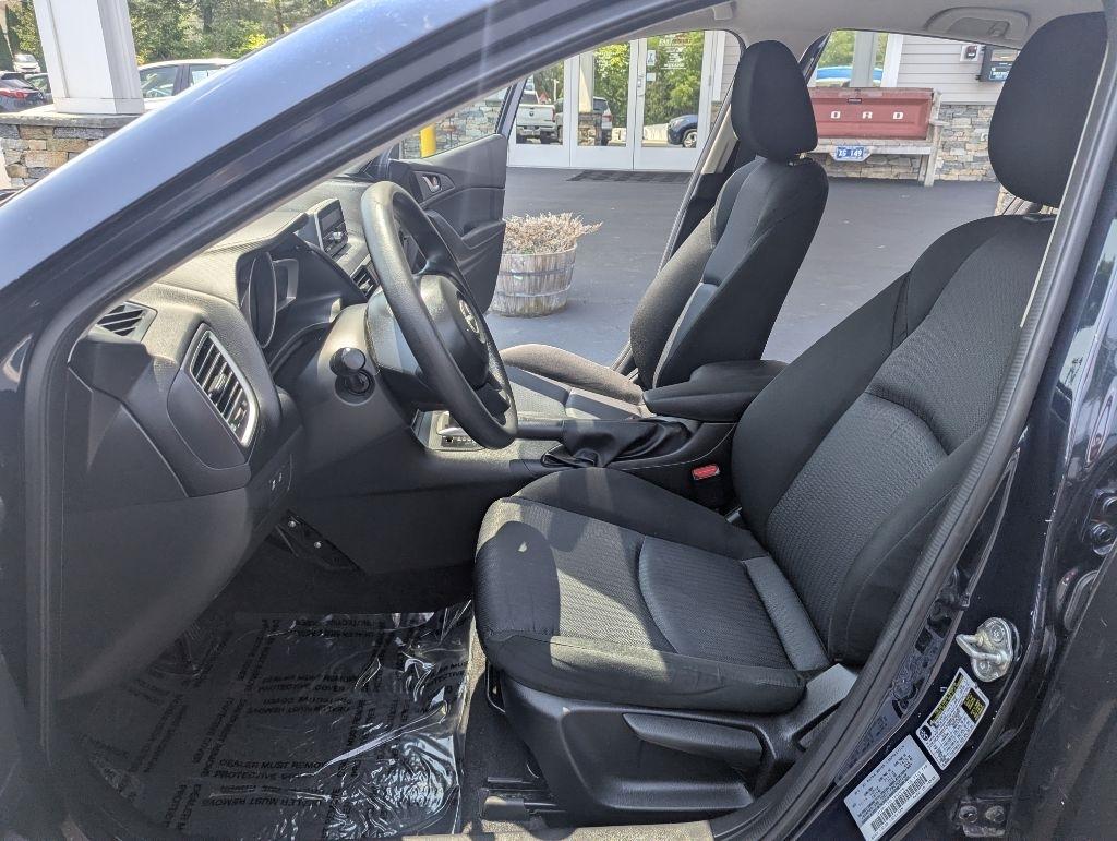 Mazda MAZDA3 i SV AT 4-Door 2015