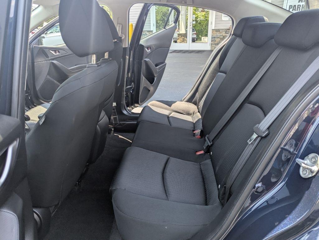 Mazda MAZDA3 i SV AT 4-Door 2015