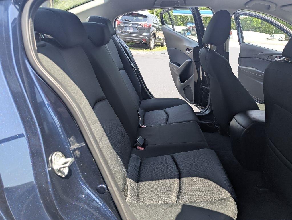 Mazda MAZDA3 i SV AT 4-Door 2015