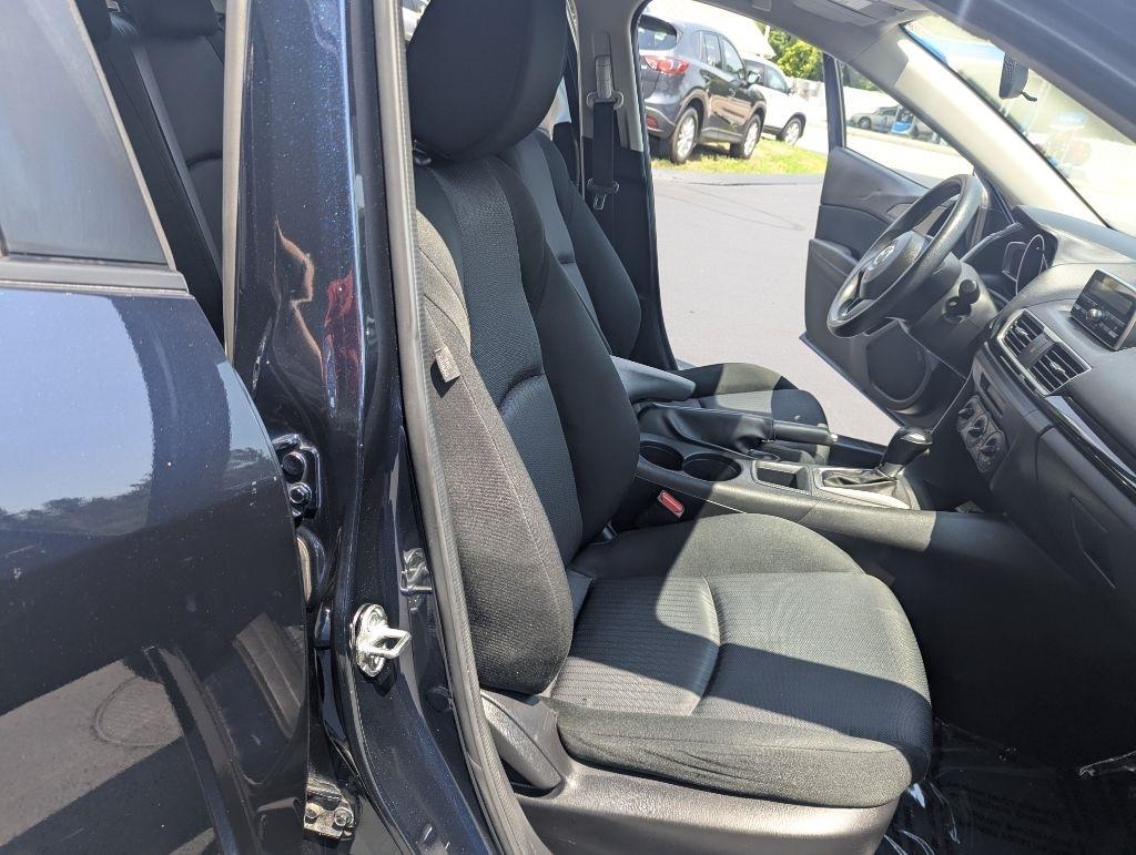 Mazda MAZDA3 i SV AT 4-Door 2015