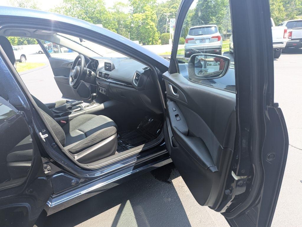 Mazda MAZDA3 i SV AT 4-Door 2015