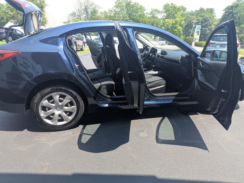 Mazda MAZDA3 i SV AT 4-Door 2015