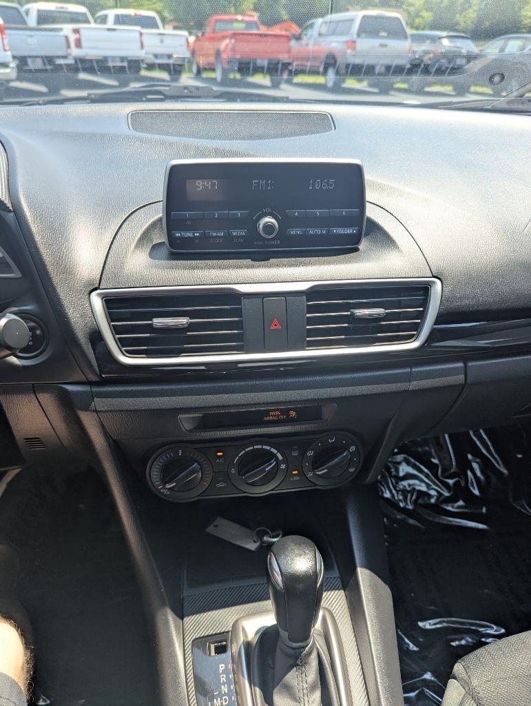 Mazda MAZDA3 i SV AT 4-Door 2015