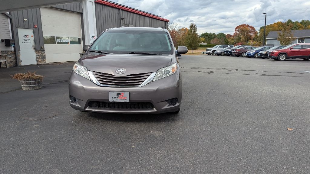 Toyota Sienna LE FWD 8-Passenger V6 2015 Toyota Sienna LE FWD 8-Passenger V6 2015
