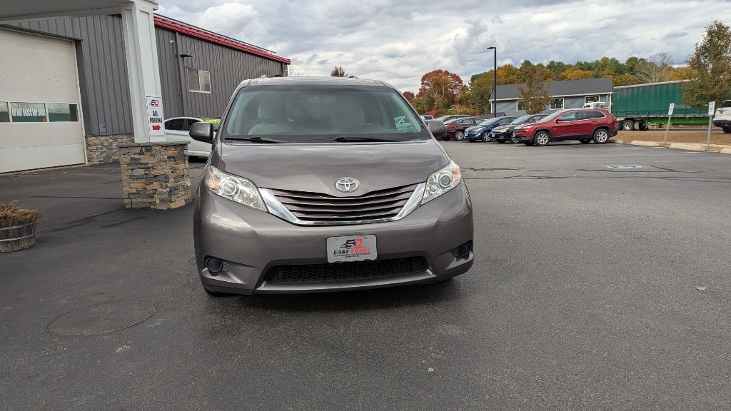 Toyota Sienna LE FWD 8-Passenger V6 2015 Toyota Sienna LE FWD 8-Passenger V6 2015