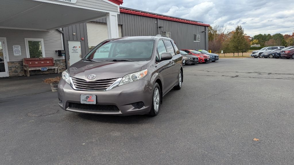 Toyota Sienna LE FWD 8-Passenger V6 2015 Toyota Sienna LE FWD 8-Passenger V6 2015