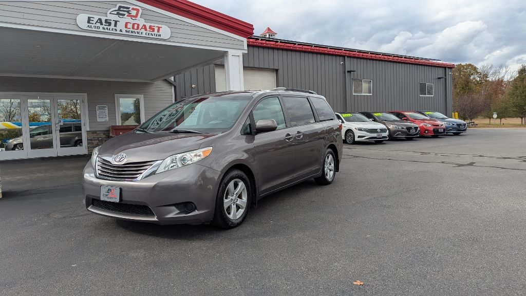 Toyota Sienna LE FWD 8-Passenger V6 2015 Toyota Sienna LE FWD 8-Passenger V6 2015