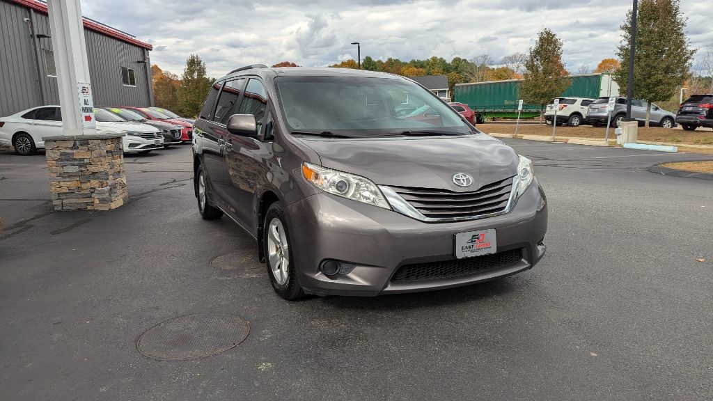 Toyota Sienna LE FWD 8-Passenger V6 2015 Toyota Sienna LE FWD 8-Passenger V6 2015