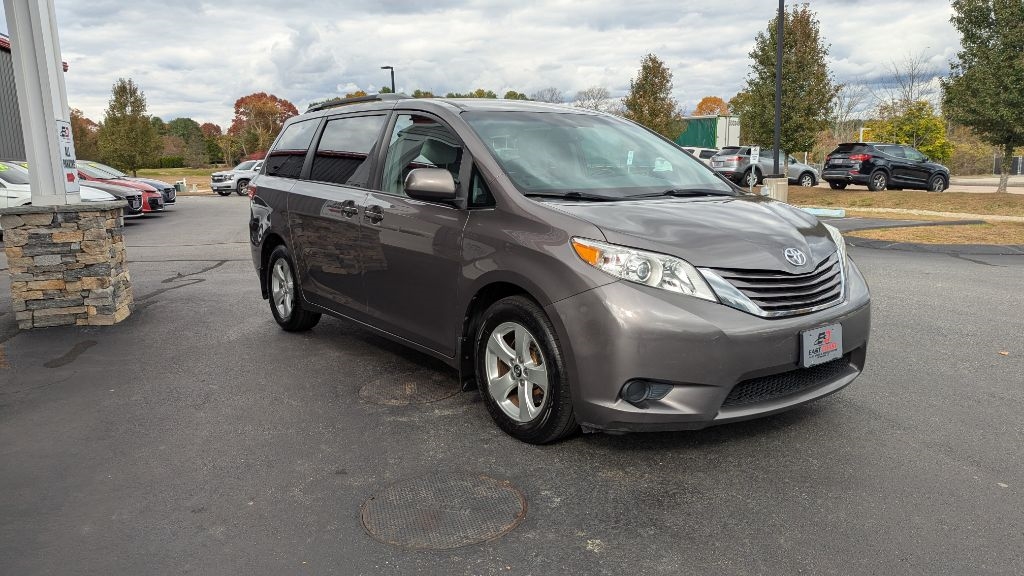 Toyota Sienna LE FWD 8-Passenger V6 2015 Toyota Sienna LE FWD 8-Passenger V6 2015