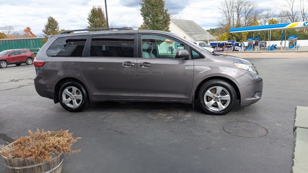 Toyota Sienna LE FWD 8-Passenger V6 2015 Toyota Sienna LE FWD 8-Passenger V6 2015