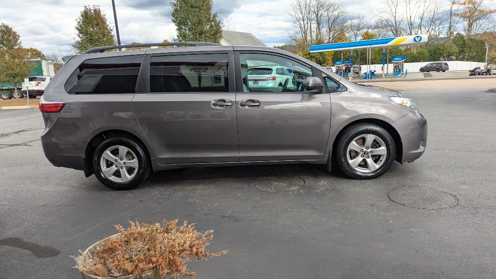 Toyota Sienna LE FWD 8-Passenger V6 2015 Toyota Sienna LE FWD 8-Passenger V6 2015