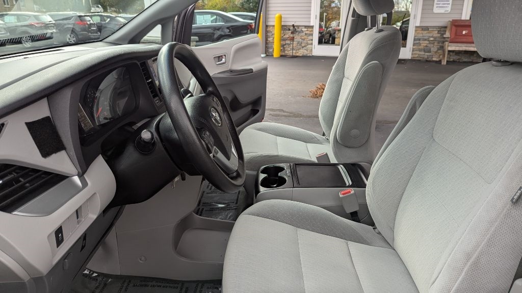 Toyota Sienna LE FWD 8-Passenger V6 2015 Toyota Sienna LE FWD 8-Passenger V6 2015