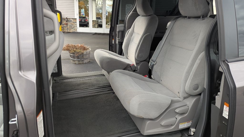 Toyota Sienna LE FWD 8-Passenger V6 2015 Toyota Sienna LE FWD 8-Passenger V6 2015