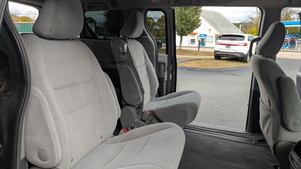 Toyota Sienna LE FWD 8-Passenger V6 2015 Toyota Sienna LE FWD 8-Passenger V6 2015