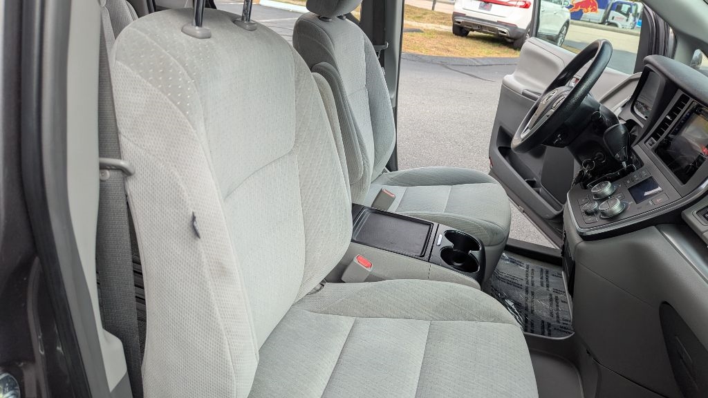 Toyota Sienna LE FWD 8-Passenger V6 2015 Toyota Sienna LE FWD 8-Passenger V6 2015