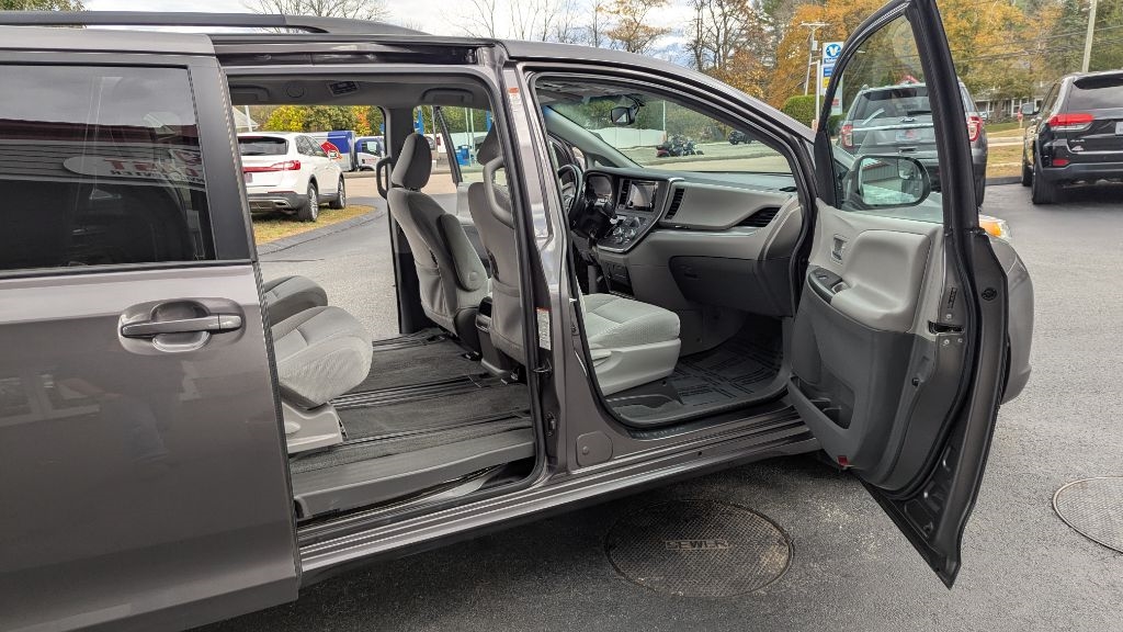 Toyota Sienna LE FWD 8-Passenger V6 2015 Toyota Sienna LE FWD 8-Passenger V6 2015