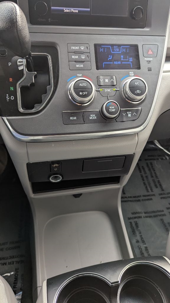 Toyota Sienna LE FWD 8-Passenger V6 2015 Toyota Sienna LE FWD 8-Passenger V6 2015