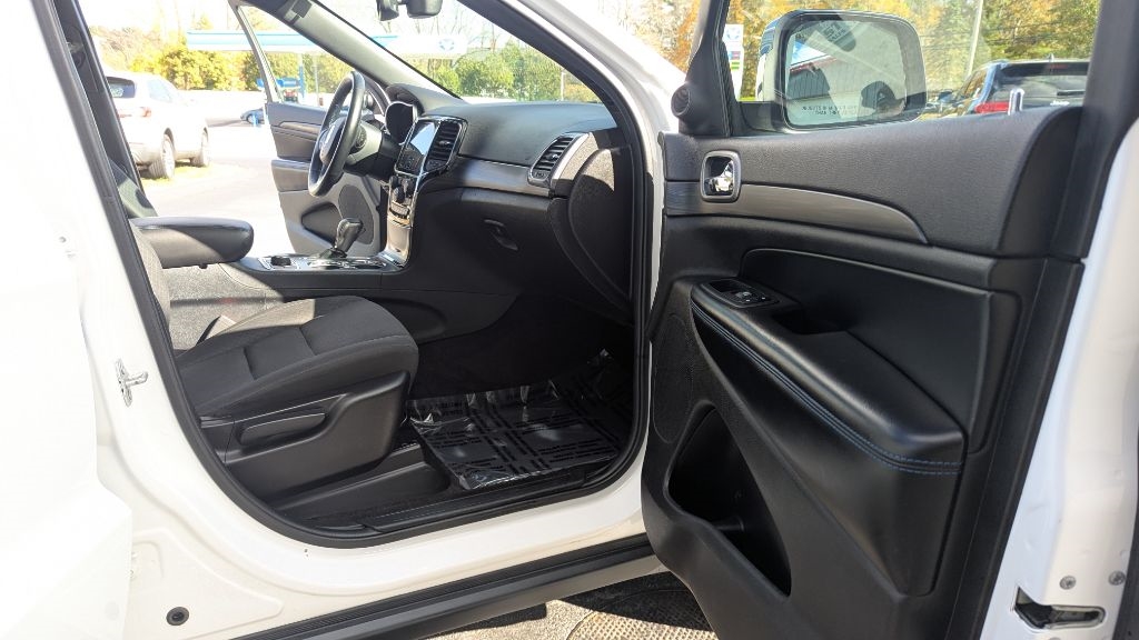 Jeep Grand Cherokee Laredo 4WD 2019 Jeep Grand Cherokee Laredo 4WD 2019