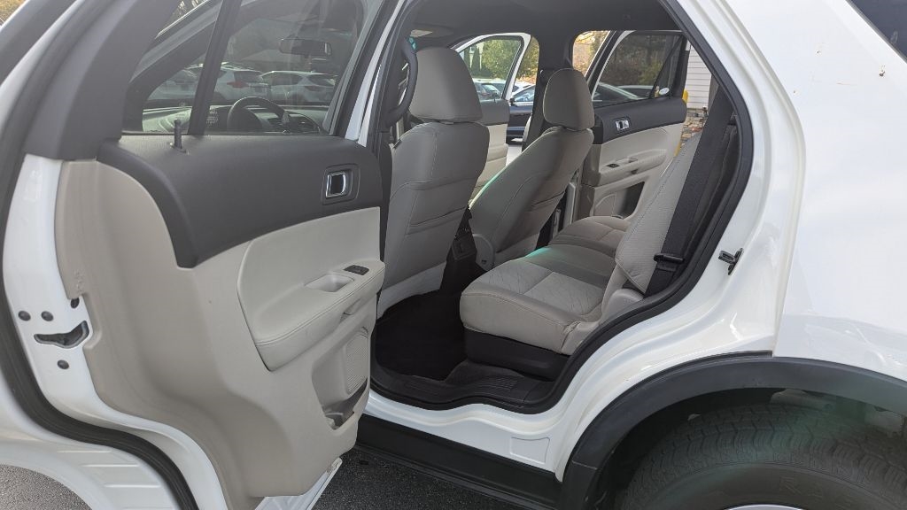 Ford Explorer XLS 4WD 2011 Ford Explorer XLS 4WD 2011