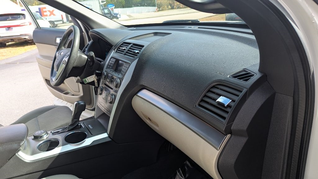 Ford Explorer XLS 4WD 2011 Ford Explorer XLS 4WD 2011