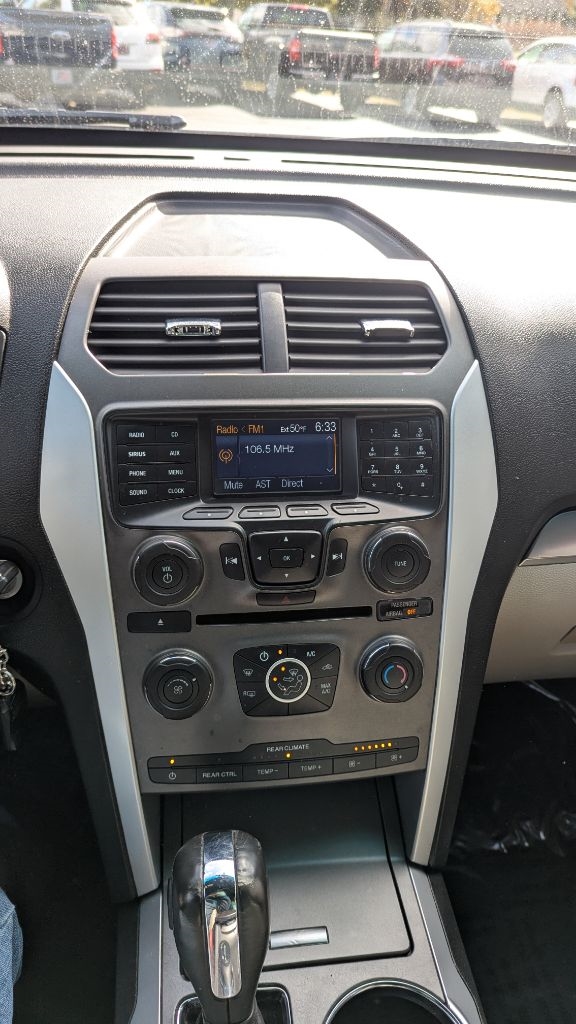 Ford Explorer XLS 4WD 2011 Ford Explorer XLS 4WD 2011