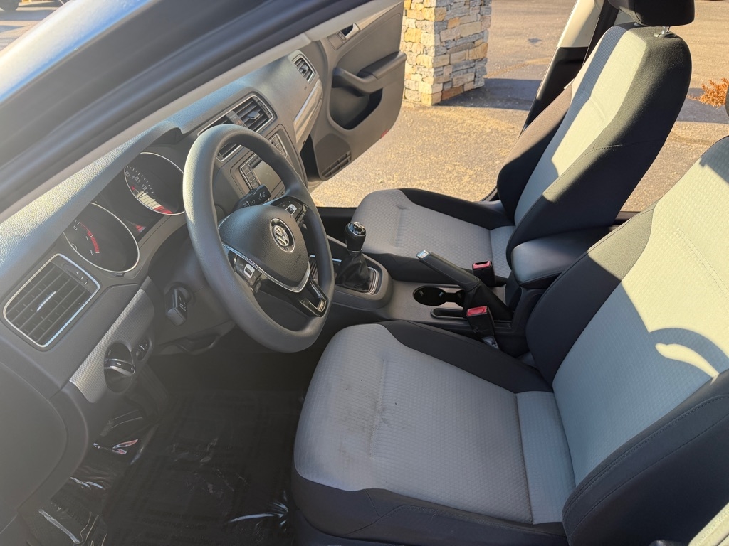 Volkswagen Jetta 1.4T S 6A 2017