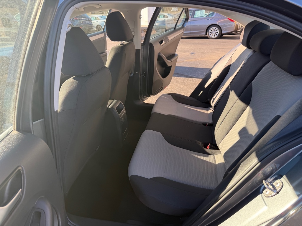 Volkswagen Jetta 1.4T S 6A 2017