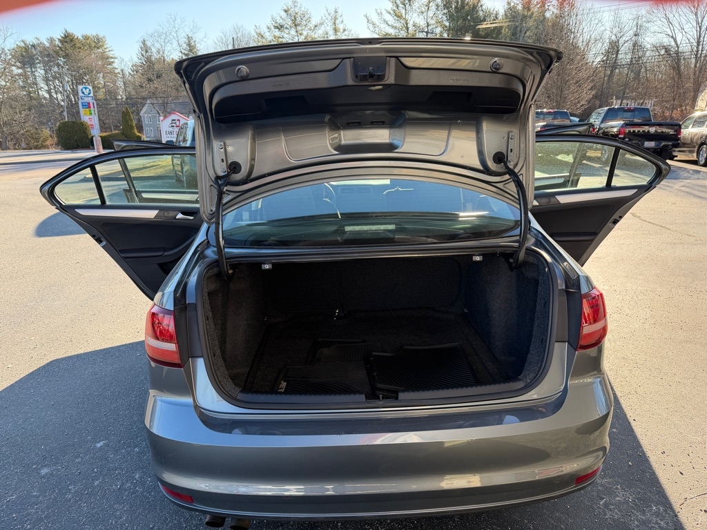 Volkswagen Jetta 1.4T S 6A 2017