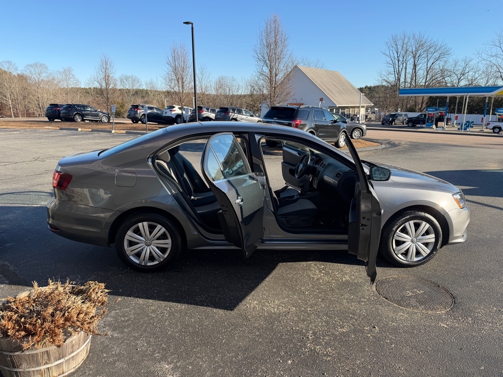 Volkswagen Jetta 1.4T S 6A 2017