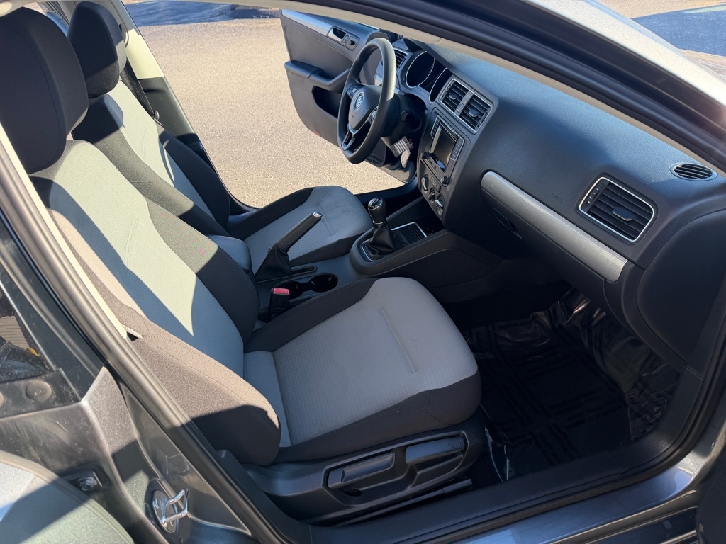 Volkswagen Jetta 1.4T S 6A 2017