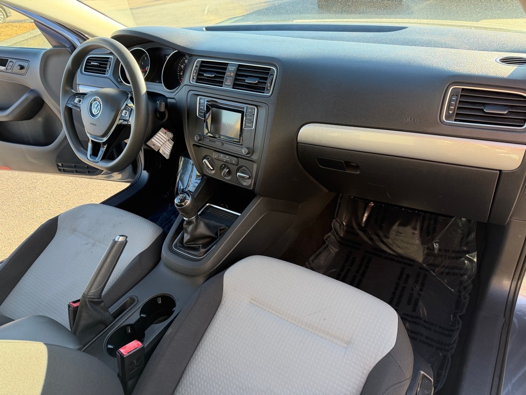 Volkswagen Jetta 1.4T S 6A 2017