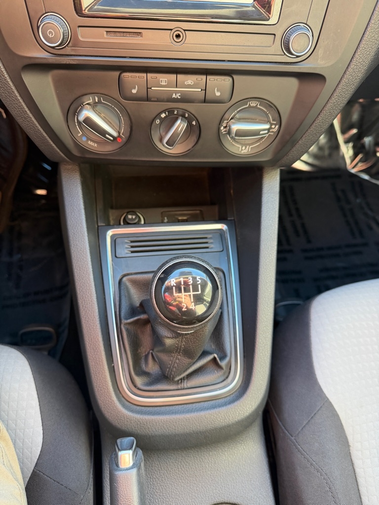 Volkswagen Jetta 1.4T S 6A 2017