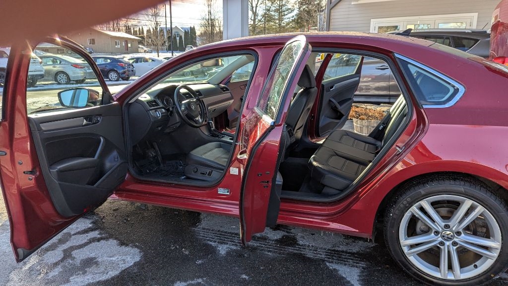Volkswagen Passat TDI SE 6A w/ Sunroof & Nav 2015
