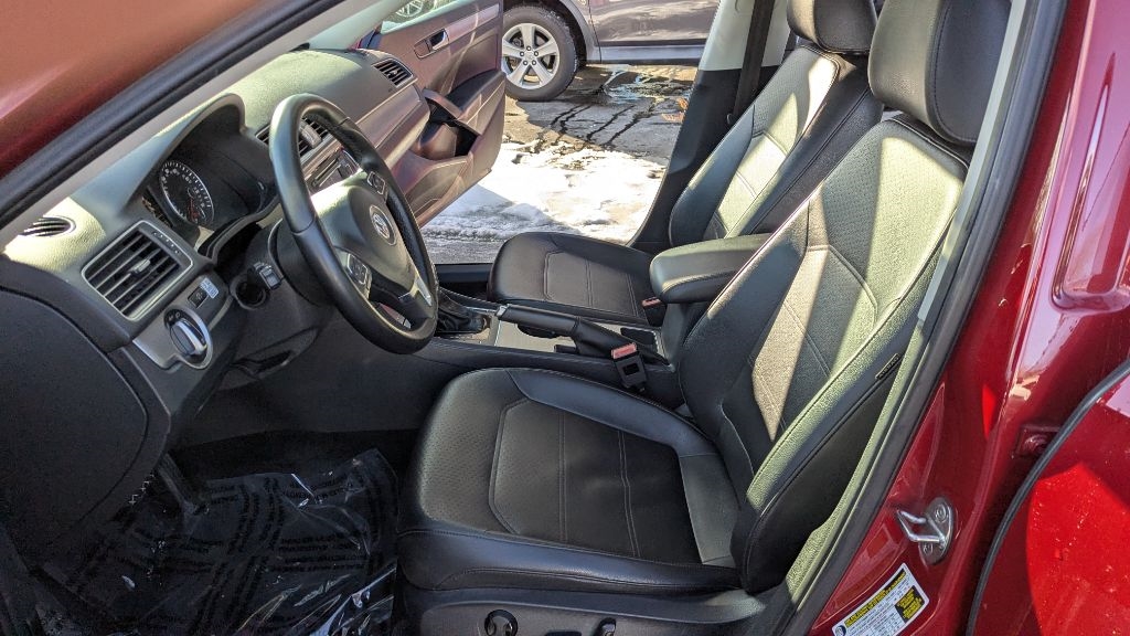 Volkswagen Passat TDI SE 6A w/ Sunroof & Nav 2015