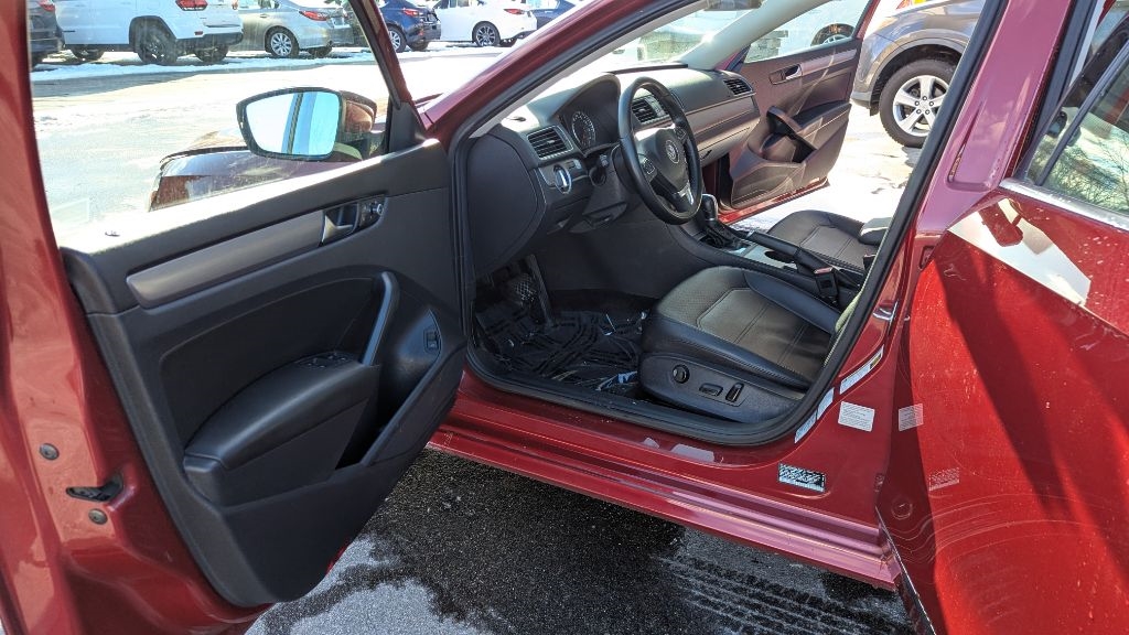 Volkswagen Passat TDI SE 6A w/ Sunroof & Nav 2015