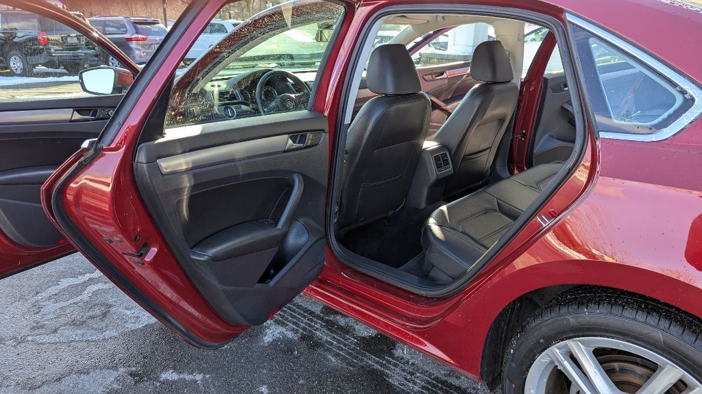 Volkswagen Passat TDI SE 6A w/ Sunroof & Nav 2015