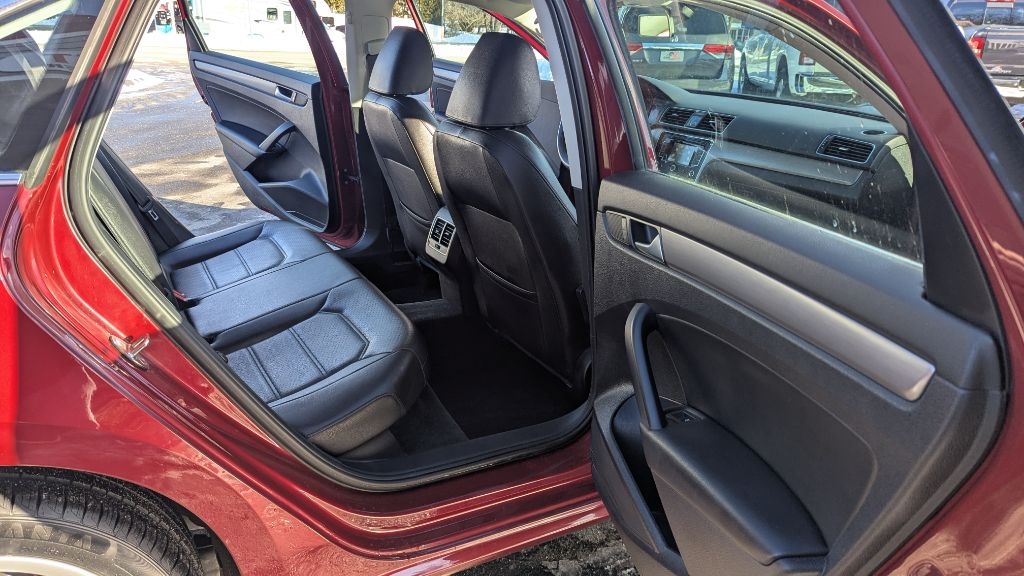 Volkswagen Passat TDI SE 6A w/ Sunroof & Nav 2015